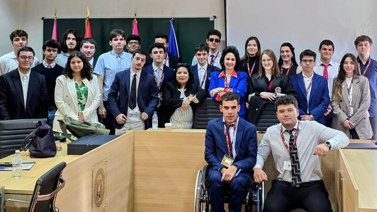 Estudiantes participantes en la primera edición de simulador de juicios de la UCLM.