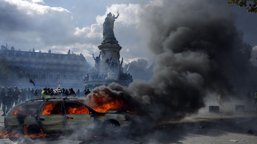 París en llamas, en Sol huele a pis