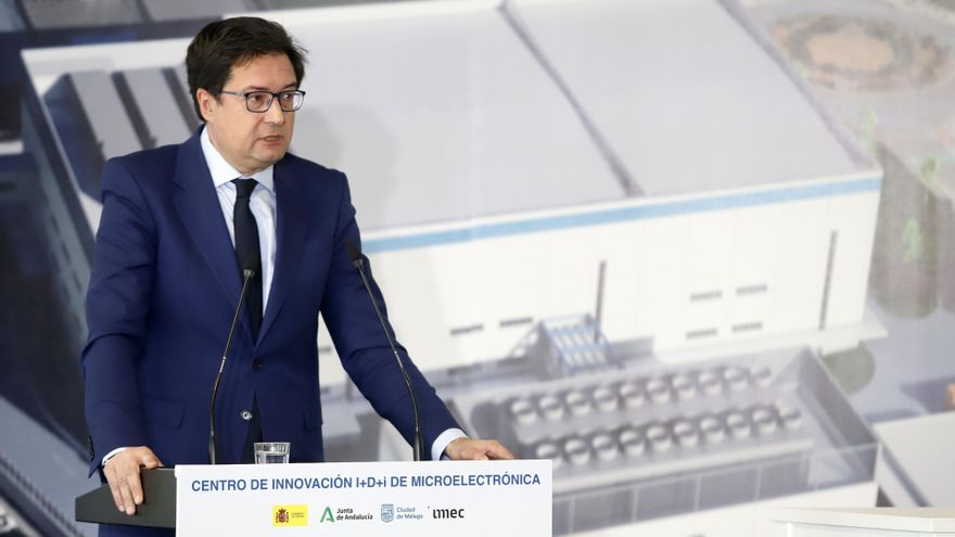 El Gobierno hará cambios en la licitación de Muface y Adeslas "reconsidera" su negativa