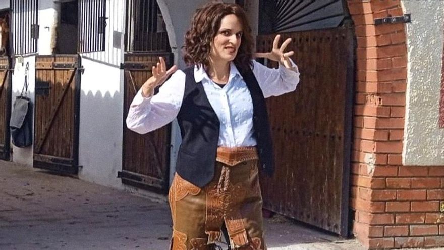 'Polònia' convierte a Isabel Díaz Ayuso en una 'Potra salvaje' frente a Feijóo: "Ya estoy calentando en la banda"