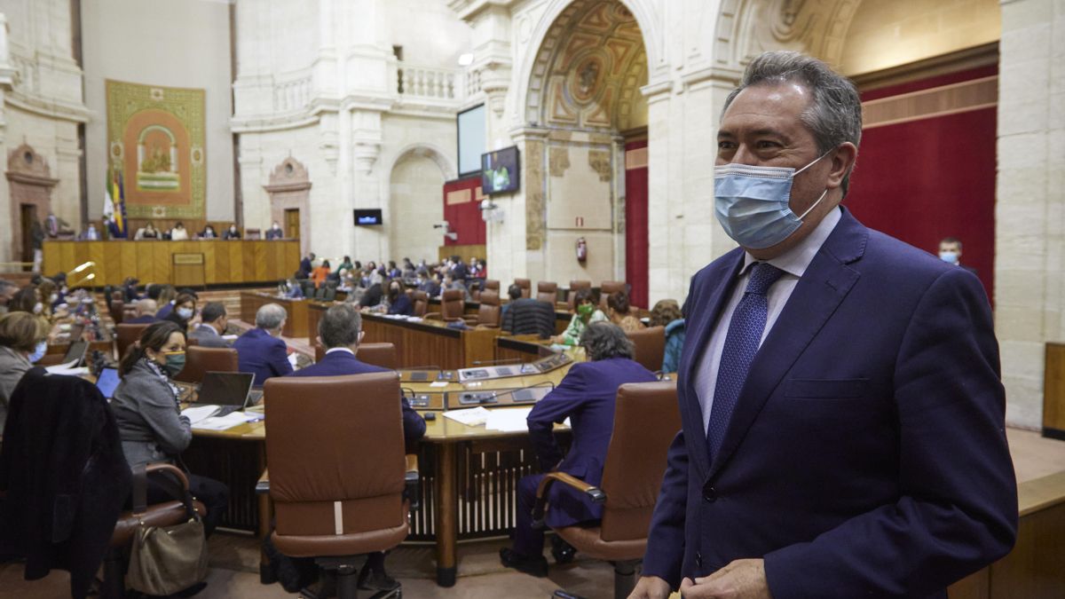 Juan Espadas en el Parlamento andaluz tras ser designado senador el pasado miércoles.