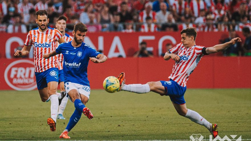 El Tenerife sale vivo de Montilivi y le valdrá un empate en la vuelta