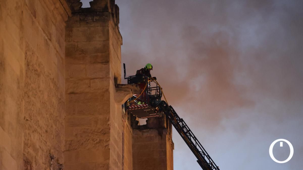 El incendio en la Mezquita de Córdoba, en imágenes