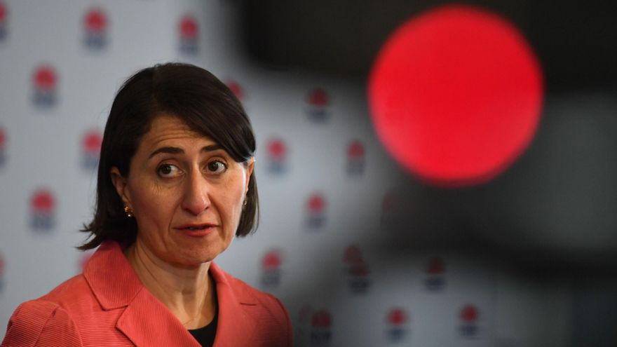 La jefa de gobierno de Nueva Gales del Sur, Gladys Berejiklian informa sobre la incidencia de la COVID-19 en una conferencia de prensa en St Leonards en Sídney, Australia. EFE/EPA/MICK TSIKAS