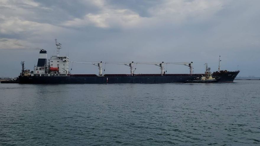 El carguero 'Razoni' abandona el puerto de Odesa, 1 de agosto.