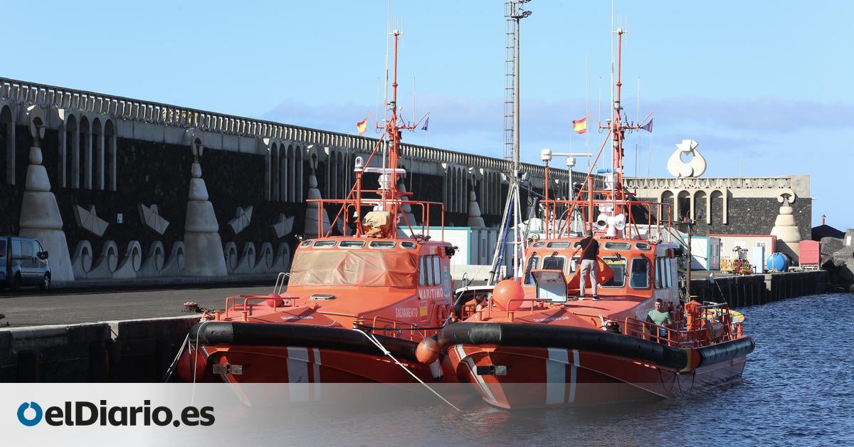 Salvamento escolta hasta el puerto de La Restinga a un cayuco avistado a 8 millas de El Hierro