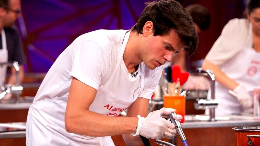Alberto, ex de 'MasterChef 8', afirma que no todos los concursantes estuvieron aislados en su edición y señala a dos