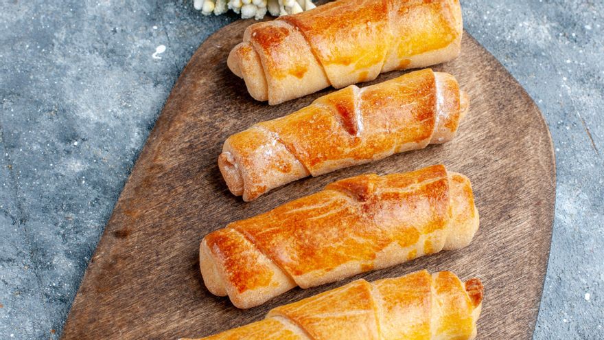 Espárragos enrollados en hojaldre