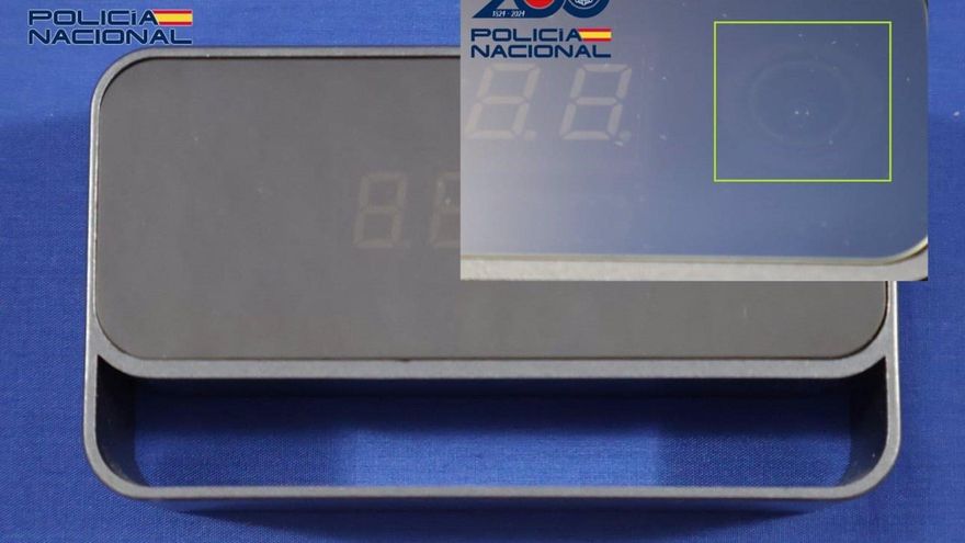 Detenido el gestor de un apartamento turístico de Salamanca por poner una cámara oculta en un despertador