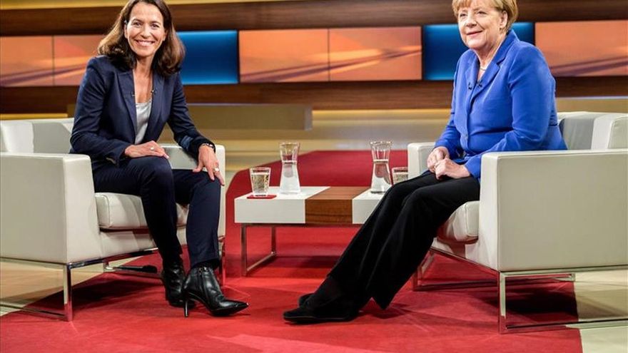 Merkel niega que Alemania esté desbordada por la avalancha de refugiados