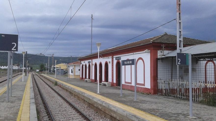 Restablecida la línea de tren entre Córdoba y Jaén que se cortó por la caída de un muro
