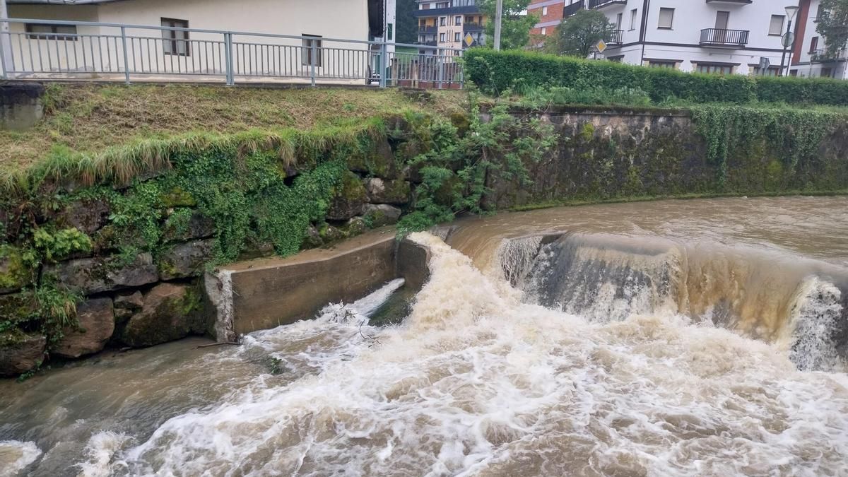 La Agencia Vasca del Agua licita una nueva rampa para peces en el río Oria a su paso por Zegama