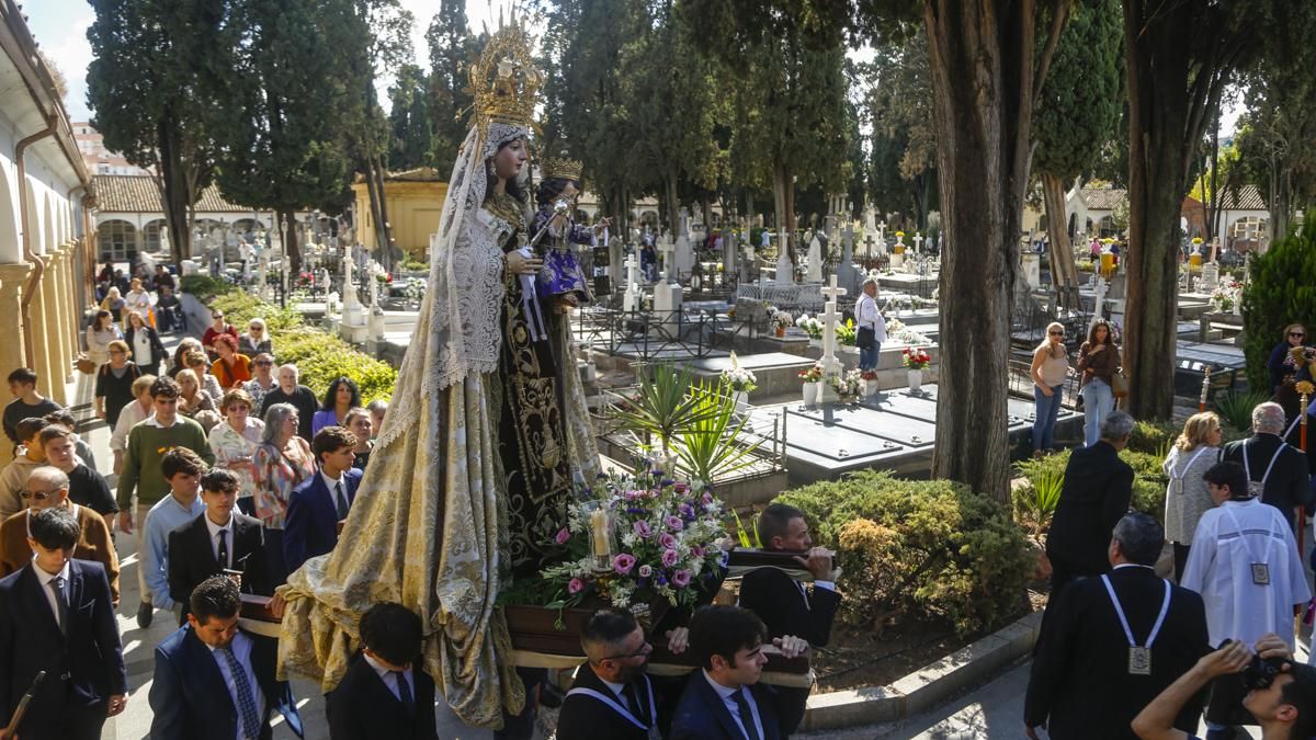 La visita de la Virgen del Carmen al cementerio de San Rafael, en imágenes