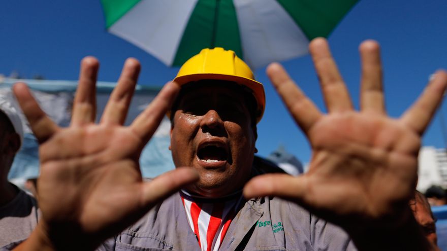 La lucha obrera ante las políticas de Milei plantea un dilema al sindicalismo argentino