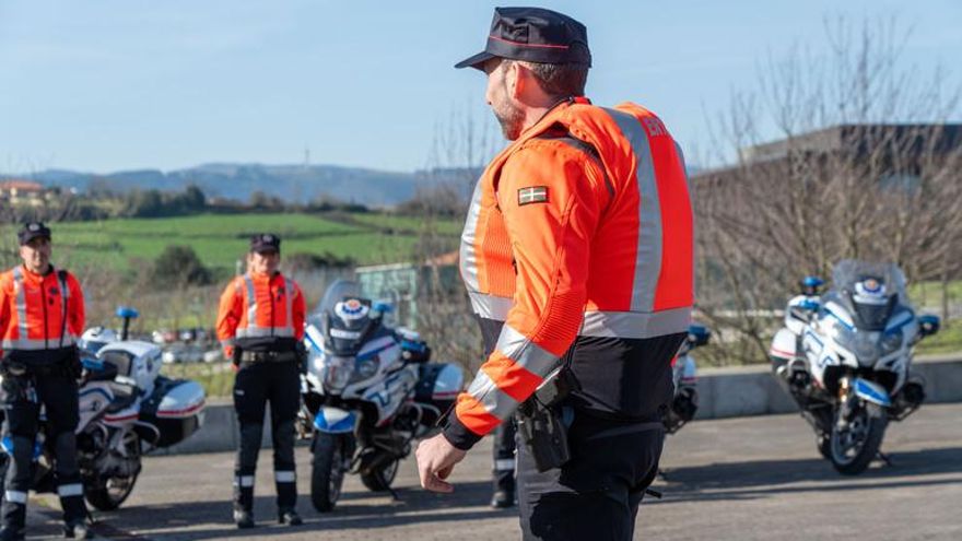 Sensores e inteligencia artificial: así funcionan los nuevos chalecos 'airbag' de los motoristas de la Ertzaintza