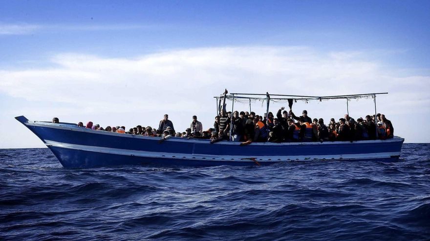 Mueren 15 personas al naufragar un bote que lanzo una alerta frente a las costas de Libia