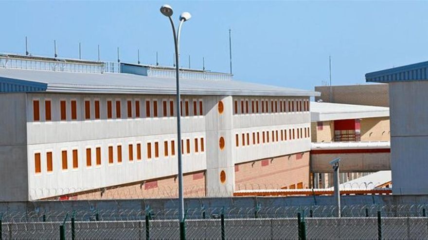 En libertad el menor que pasó dos meses en prisión acusado de patronear una patera llegada a Canarias