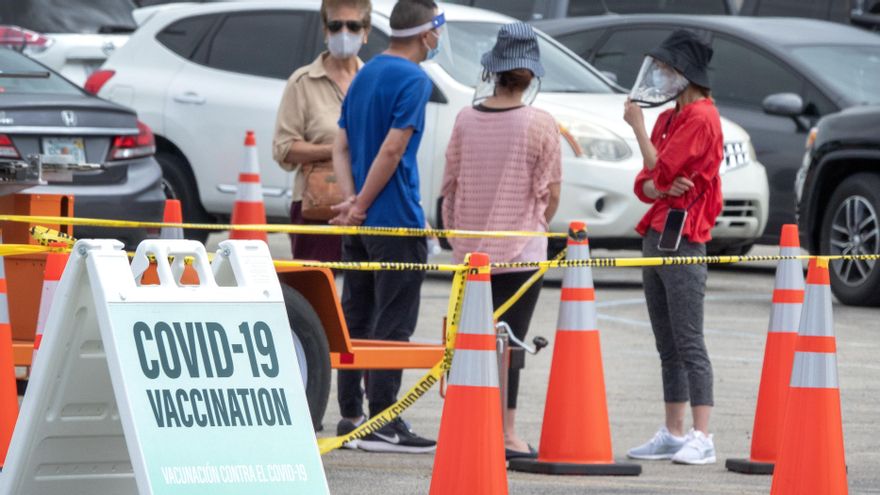 Estados Unidos alcanzó este lunes 31.733.400 casos confirmados del coronavirus SARS-CoV-2 y 567.666 fallecidos por la enfermedad de la covid-19, de acuerdo con el recuento independiente de la Universidad Johns Hopkins. EFE/EPA/CRISTOBAL HERRERA-ULASHKEVICH/Archivo