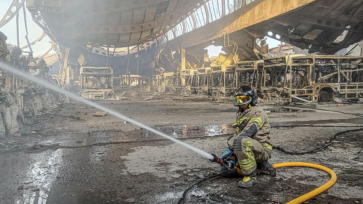 El Ayuntamiento de Madrid, al rescate del transporte público en Burgos: enviará 40 buses de la EMT tras el incendio de las cocheras