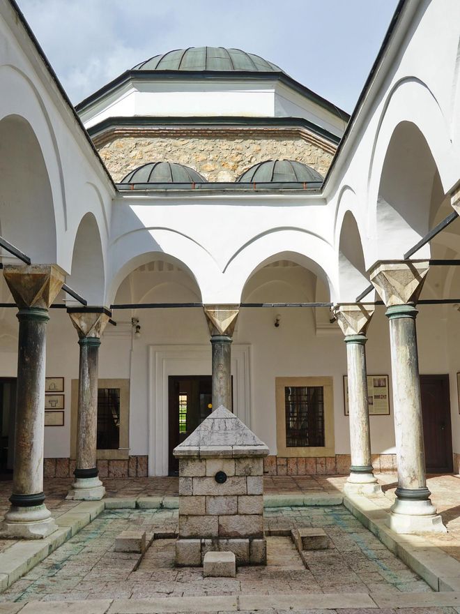 Patio de uno de los baños turcos de Sarajevo. Hoy forman parte de la red de museos de la capital bosnia.
