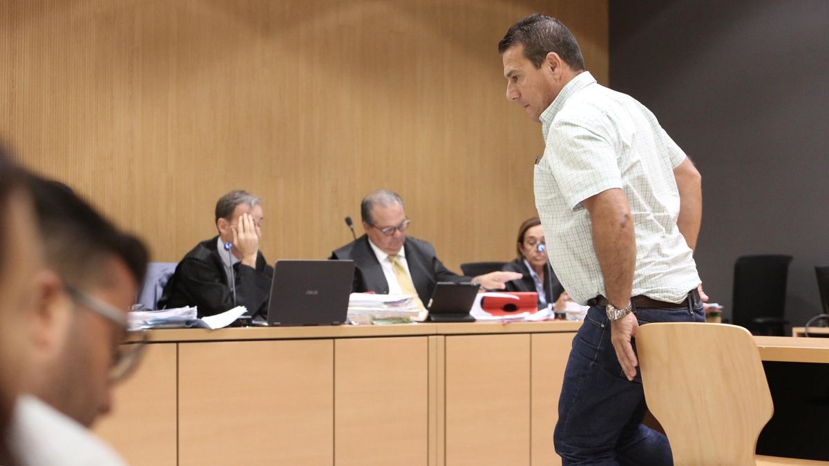 El exconcejal de Vías y Obras del Ayuntamiento de Santa Brígida, Luis Troya, en la primera sesión del juicio por el caso Brisan.