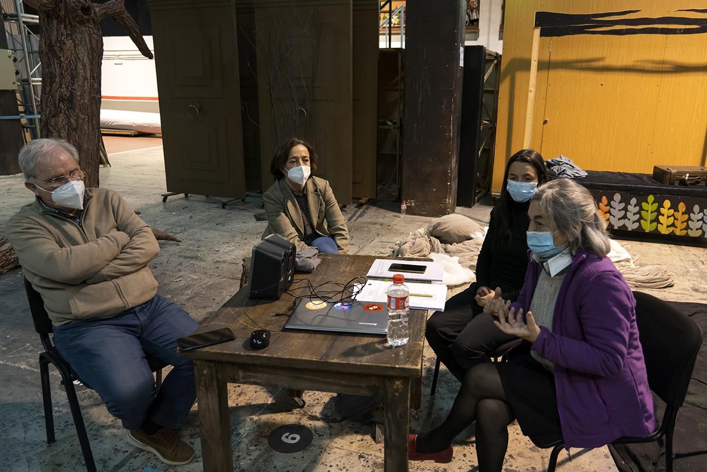 Roberto, Cristina, Rebeca y Obdulia durante la charla con elDiario.es.
