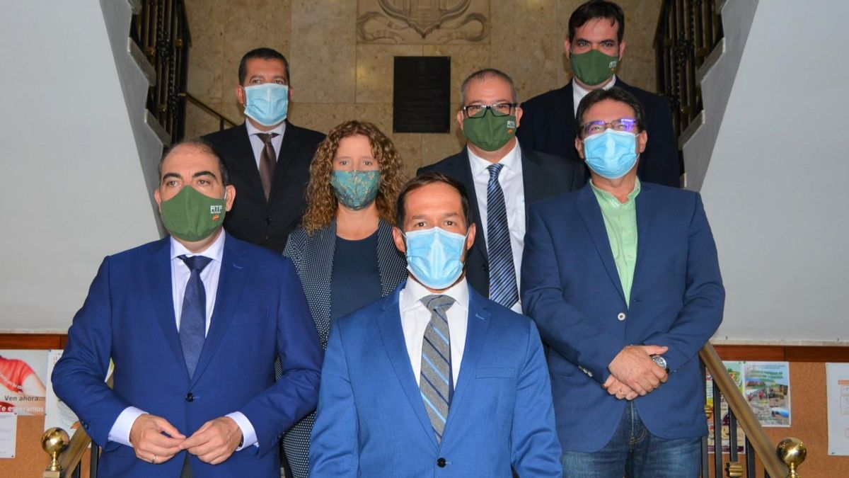 Imagen tomada tras la reunión en el Cabildo.