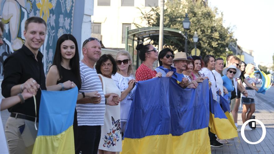 Cadena humana de ucranianos por el Día de la independencia de Ucrania y agradecimiento a Córdoba