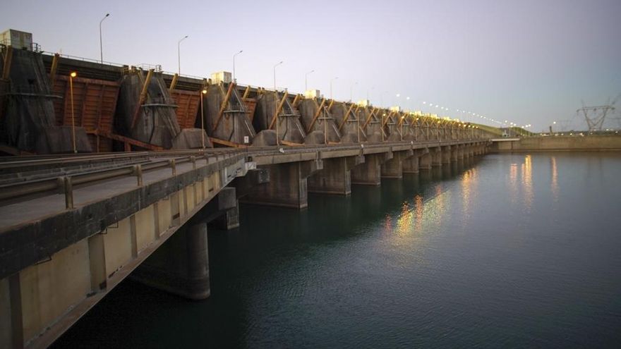 Yacyretá entrega el 50% de la energía total que podría aportar al sistema por la bajante del Paraná