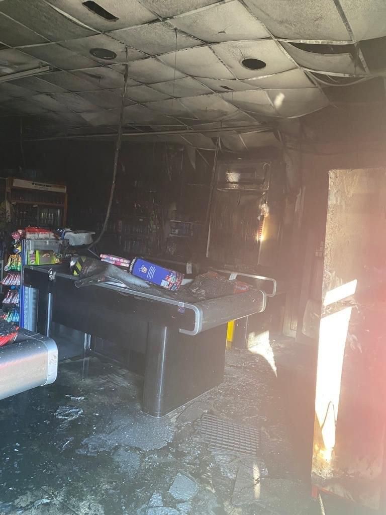 Así quedó el Spar tras el incendio. / FOTO: CEDIDA