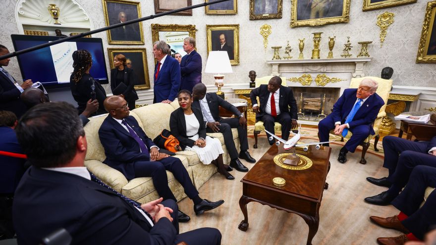 Trump arrincona al presidente sudafricano para denunciar un "genocidio" contra los blancos