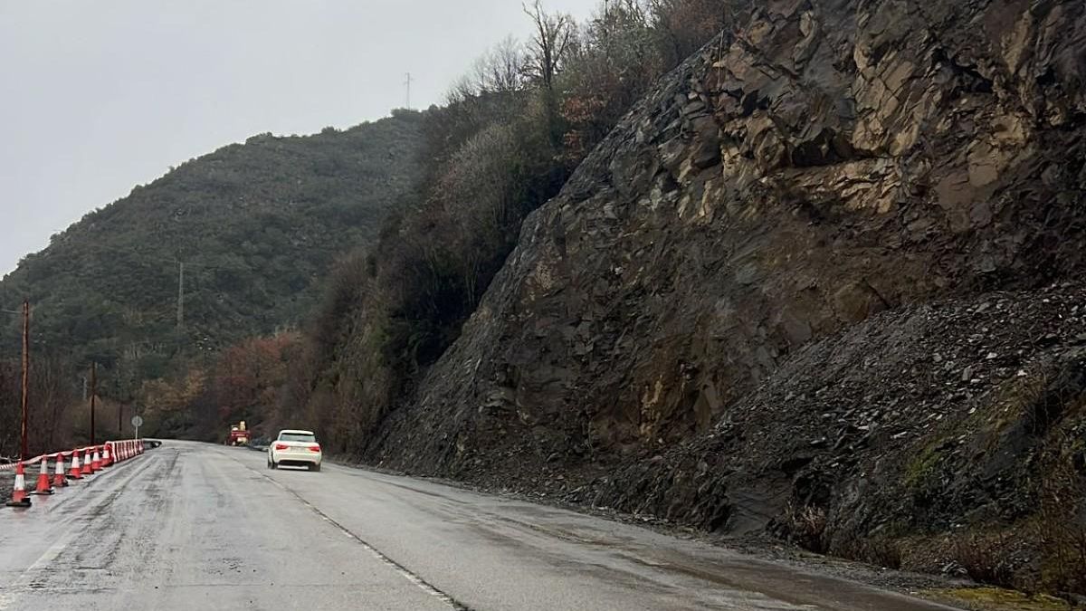 Reabre al tráfico la carretera de Ponferrada a Villablino tras el desprendimiento en Páramo del Sil