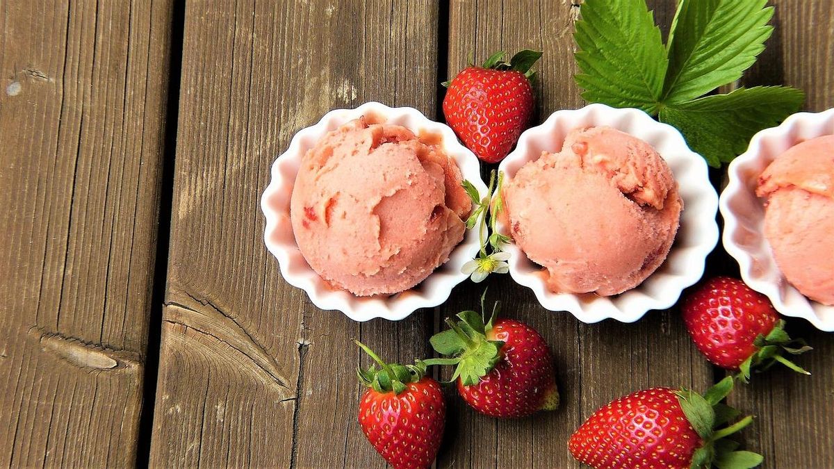 strawberry ice cream 2239377 1280