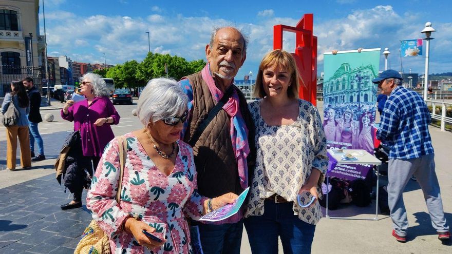 Covadonga Tomé en un acto de precampaña en Gijón mientras la ministra de Igualdad se encontraba en Mar de Niebla
