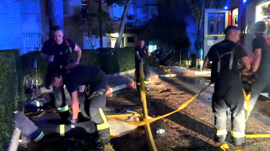 Un hombre fallece en el incendio de su casa en Campamento, propagado por la acumulación de enseres