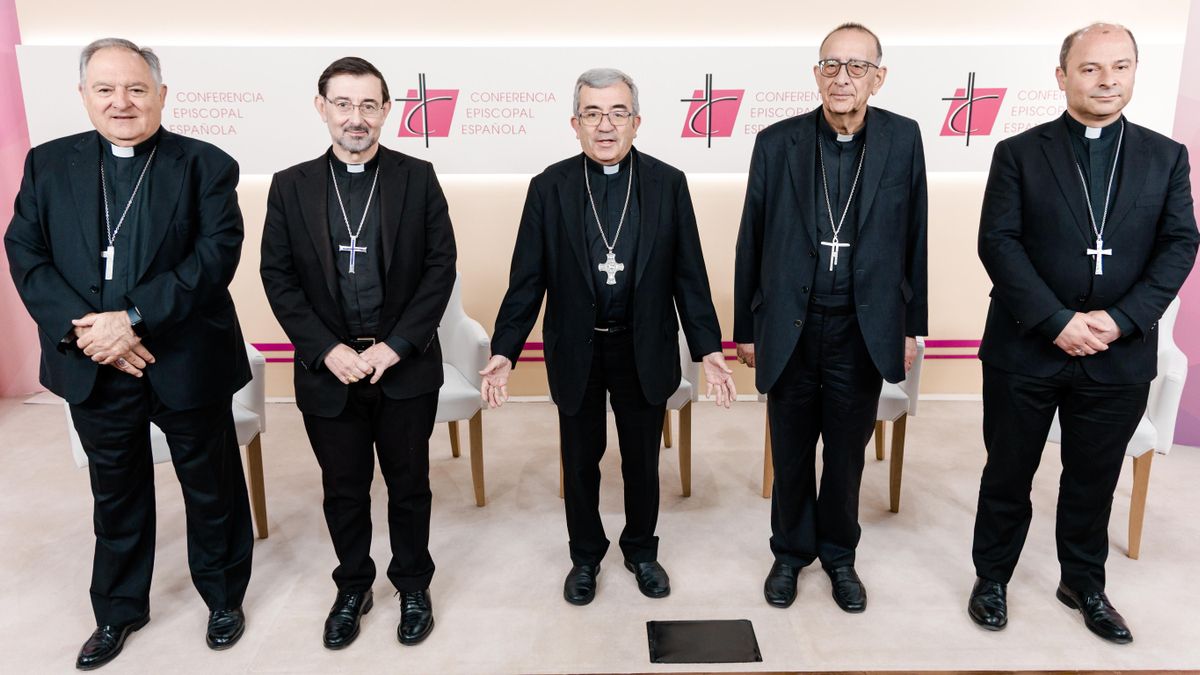 Los obispos españoles callan ante el desahucio de Maricarmen o la crisis humanitaria en Ceuta