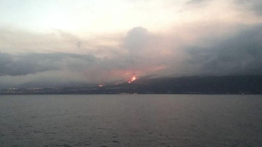 ¿Qué ocurre cuando la lava se encuentra con el mar?