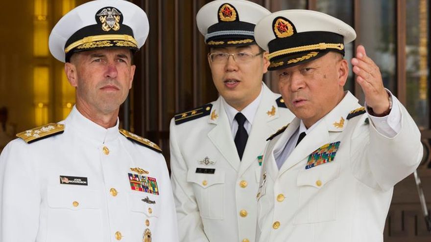 El jefe de la Armada de EEUU visita la base de la flota naval del norte de China