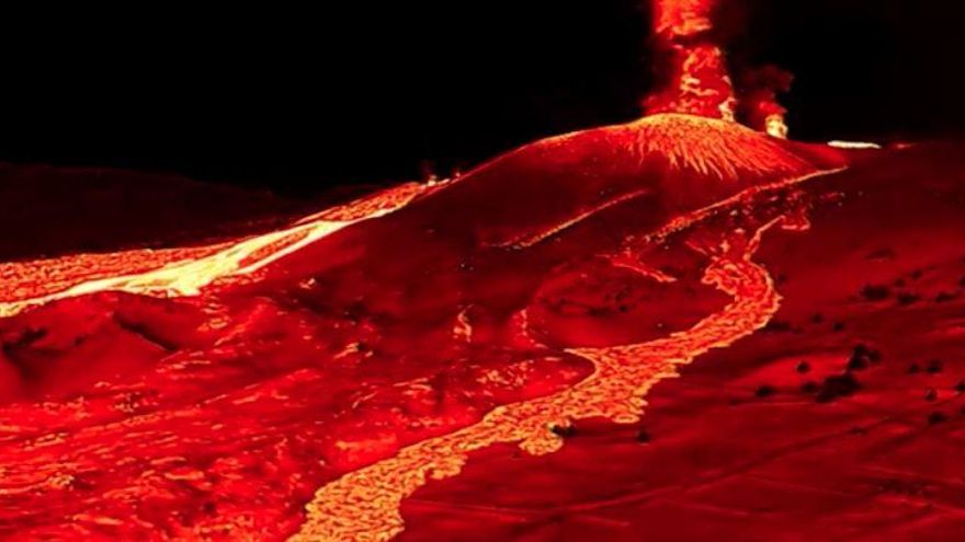 Así se graban los asombrosos vídeos de las coladas de lava del volcán de La Palma