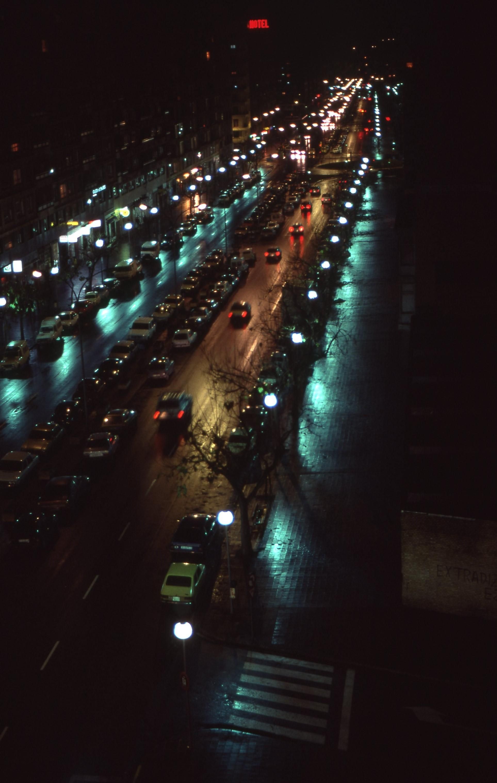 Vista nocturna de la Avenida de Gasteiz