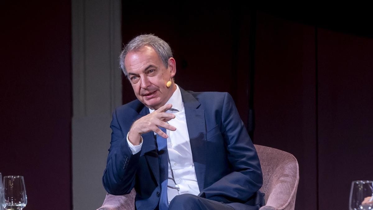 Archivo - El expresidente del Gobierno José Luis Rodríguez Zapatero participa en ‘Los Desayunos del Ateneo’, en el Ateneo de Madrid