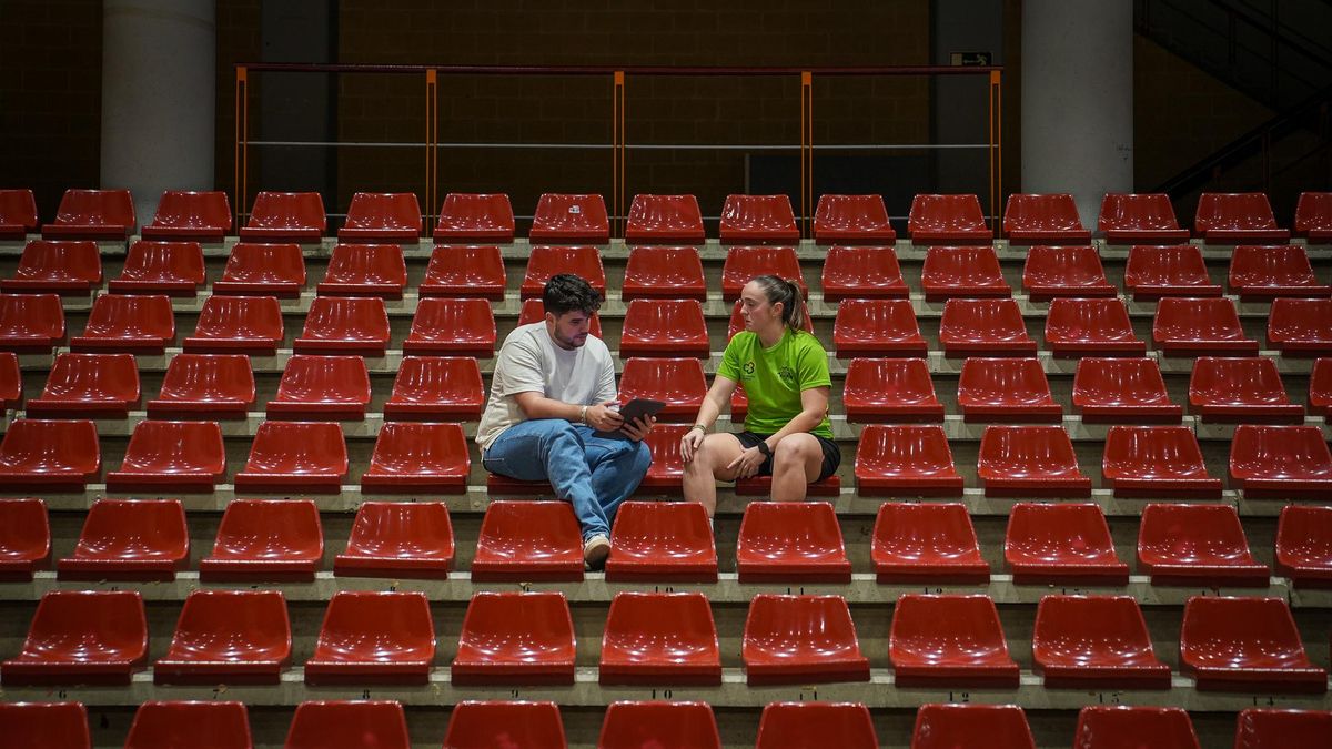 ATENEAS con Noema Cabezas, jugadora del Deportivo Córdoba FS