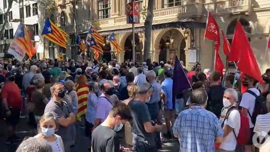 Protestas frente al Liceu de Barcelona