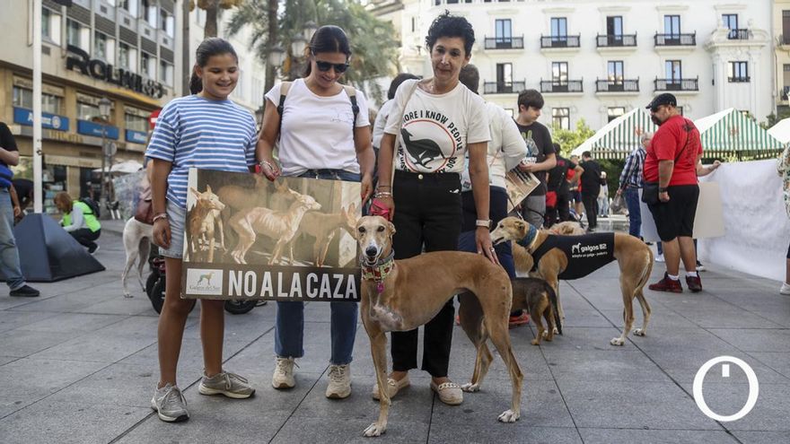 El 'no a la caza' recorre Córdoba denunciando el uso de dinero público para promocionar esta actividad