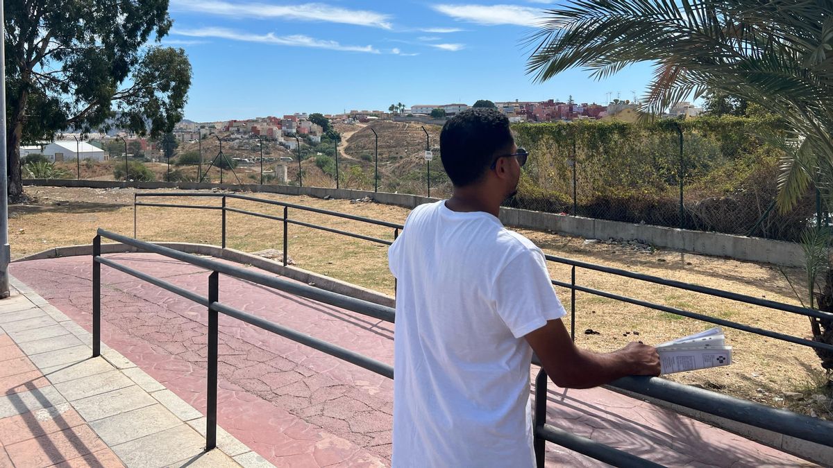 Mohammed Hassan, migrante sudanés a la espera en Ceuta.