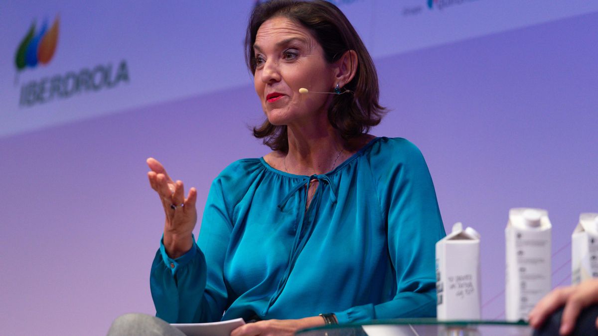 La ministra de Industria, Comercio y Turismo, Reyes Maroto, interviene en la segunda edición de las Jornadas de Fondos Europeos de Recuperación, en el Museo Nacional Centro de Arte Reina Sofía, a 12 de mayo de 2022, en Madrid (España).