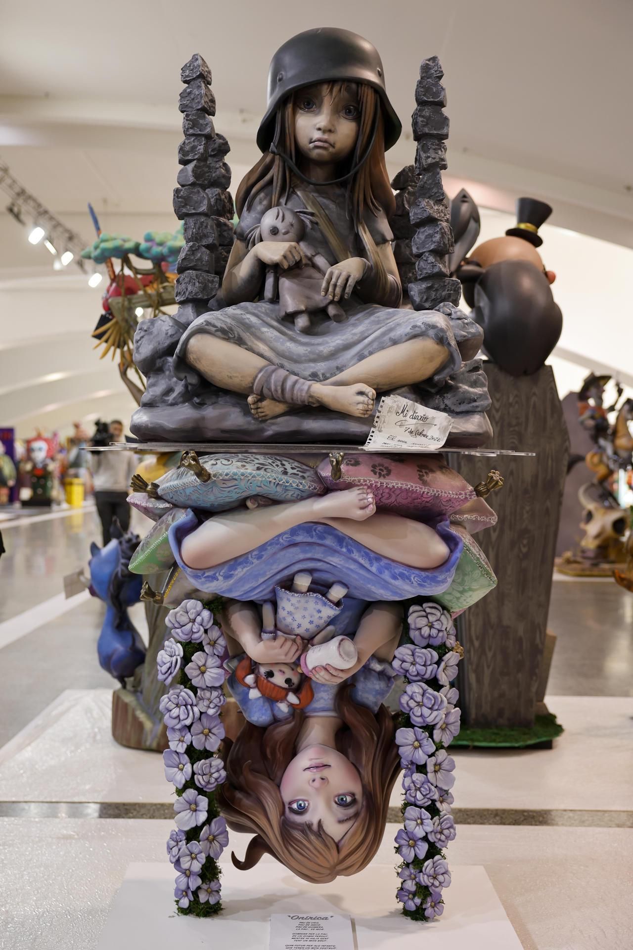 El ninot indultat de las Fallas de 2026, una figura de la falla "Onírica" realizada por Pedro Santaeulalia para la comisión Sueca-Literato Azorín. EFE/Ana Escobar