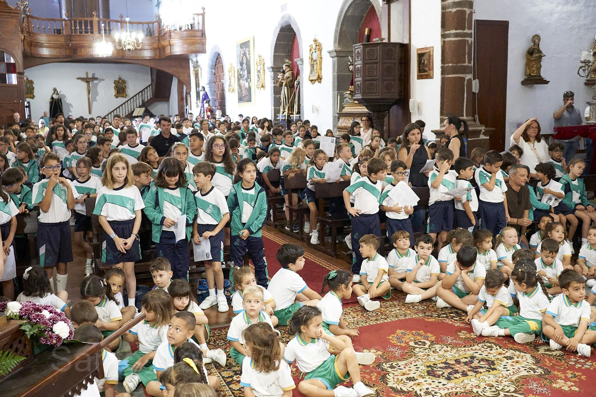 Las fiestas de La Palmita reúnen a generaciones de alumnos y familias en torno a la celebración de Santo Domingo de Guzmán. JOSÉ F. AROZENA