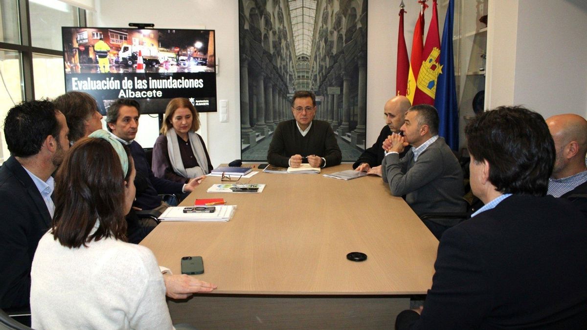 El alcalde de Albacete dice que se buscarán "soluciones" a las inundaciones tras reunirse con la Confederación del Júcar