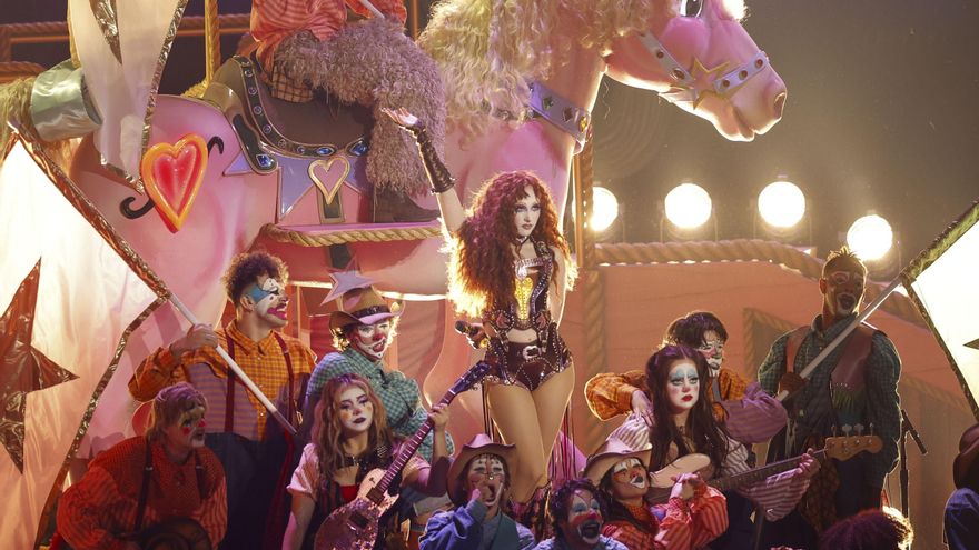 그래미 공개 아티스트의 드레스에 영감을 준 그림